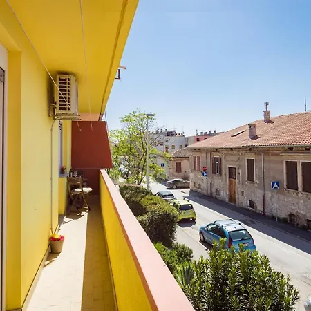 Sunny Ili Near Amfiteatar Апартаменты