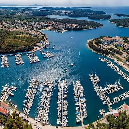 Sunny Ili Near Amfiteatar Апартаменты