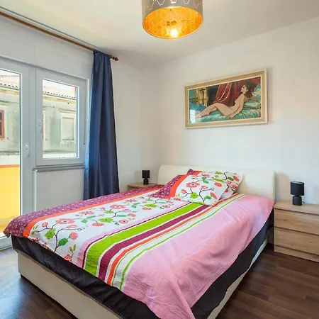 Апартаменты Sunny Ili Near Amfiteatar