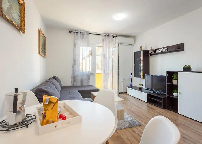 Sunny Ili Near Amfiteatar Daire