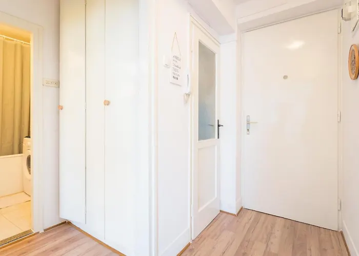 Sunny Ili Near Amfiteatar