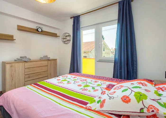 Sunny Ili Near Amfiteatar Daire Pula