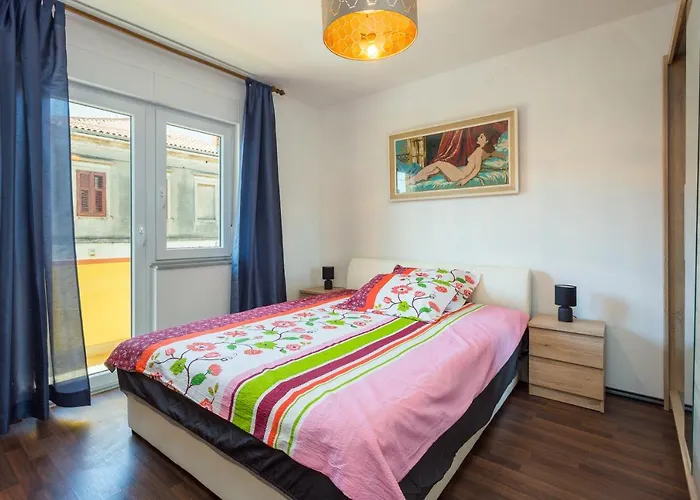 Daire Sunny Ili Near Amfiteatar